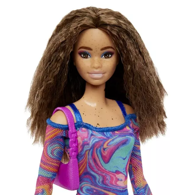 Mattel Barbie Fashionistas lalka z karbowanymi włosami i piegami